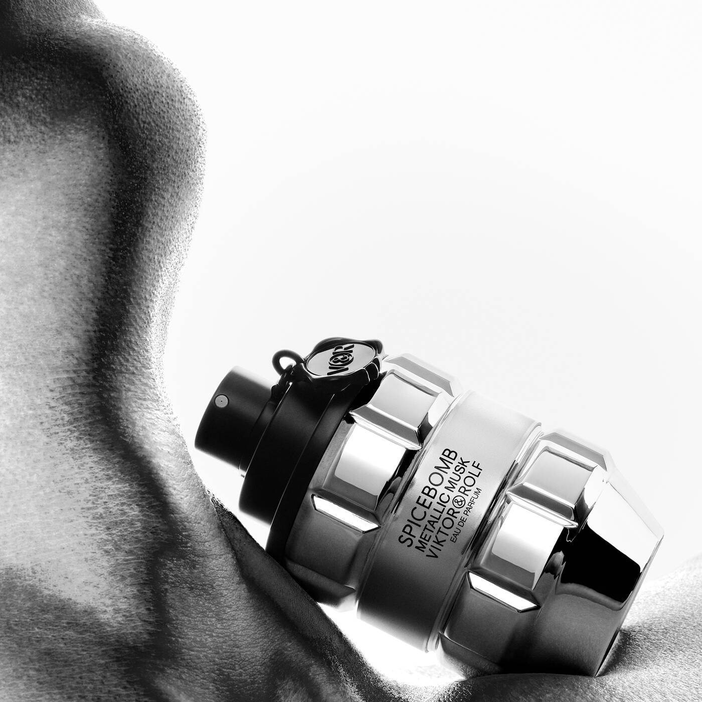 SPICEBOMB METALLIC MUSK EAU DE PARFUM 4