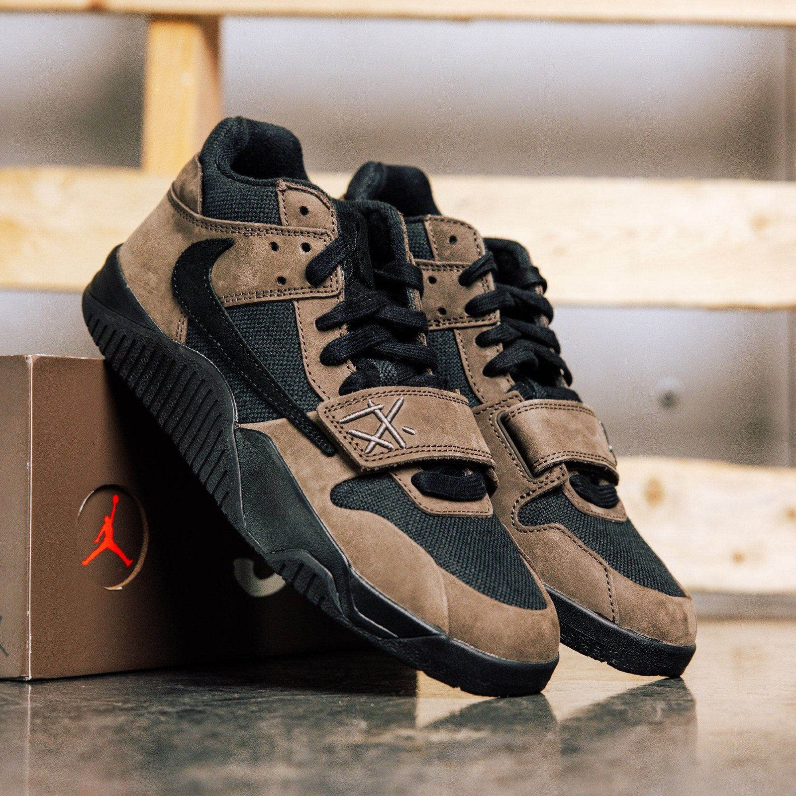 Travis Scott x Jordan Jumpman Jack TR ‘Dark Mocha’ 3